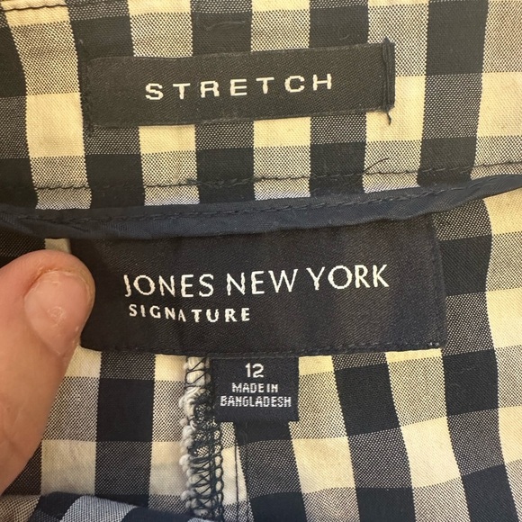 Jones New York Signature Blue And White Plaid Capri’s, Size 12 - Picture 7 of 9